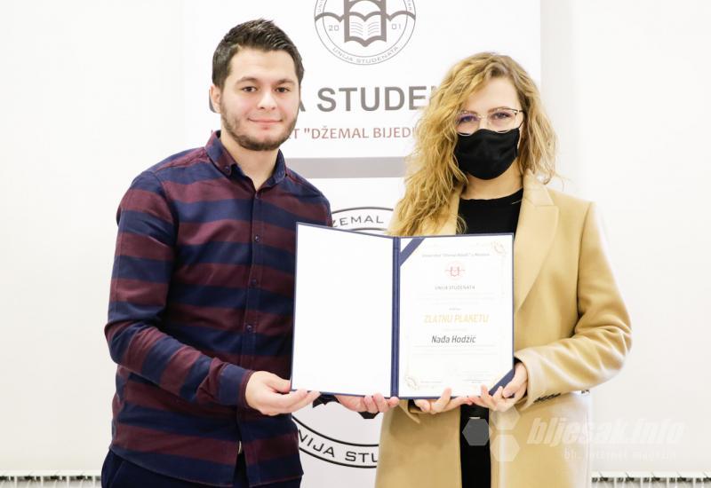 Najbolji studenti Univerziteta ''Džemal Bijedić'' nagrađeni zlatnim plaketama